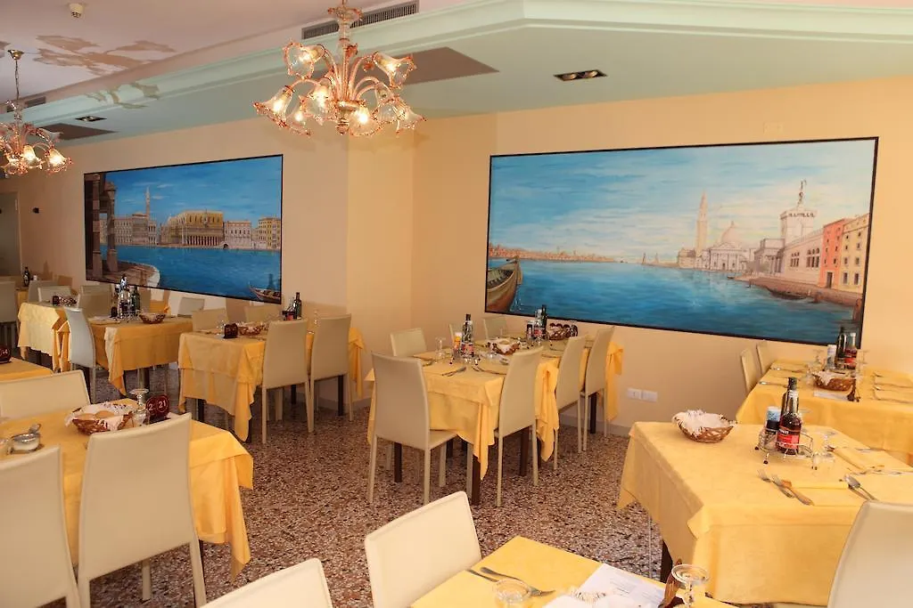 Hotel Vienna Caorle 3*,